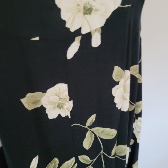 Flowered Maxi Dress - Picture 11 of 12